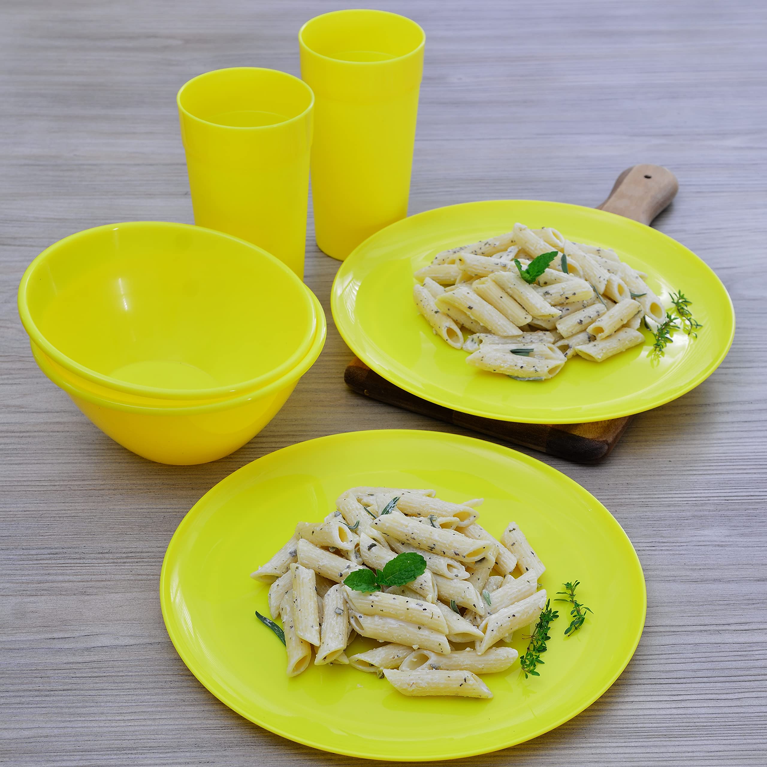 Youngever 18-Piece Plastic Kitchen Dinnerware Set, Plates, Dishes, Bowls, Cups, Service for 6