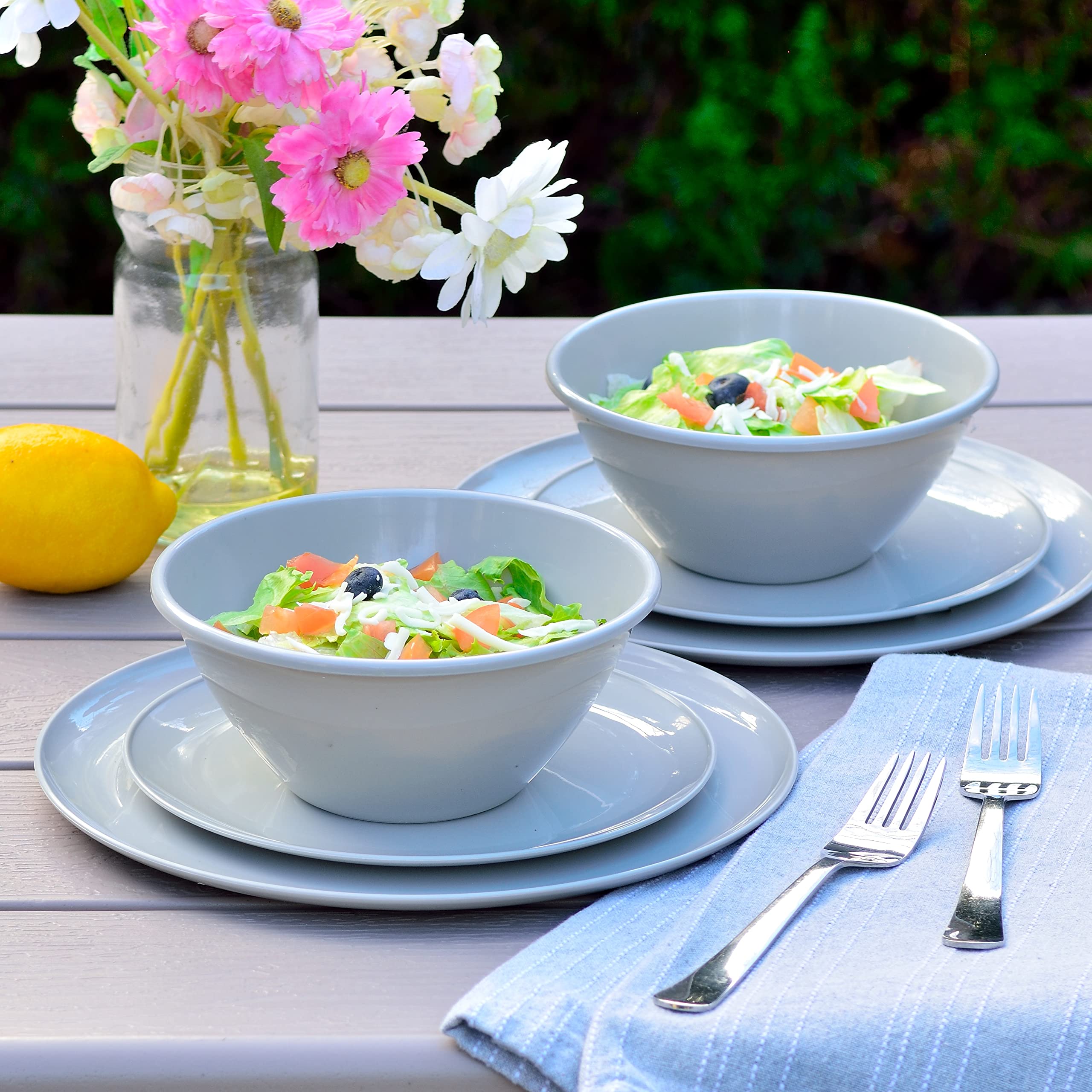 Youngever 18 Pieces Plastic Kitchen Dinnerware Set, Plates (8 Inch & 10 Inch), Bowls (32OZ), Service for 6
