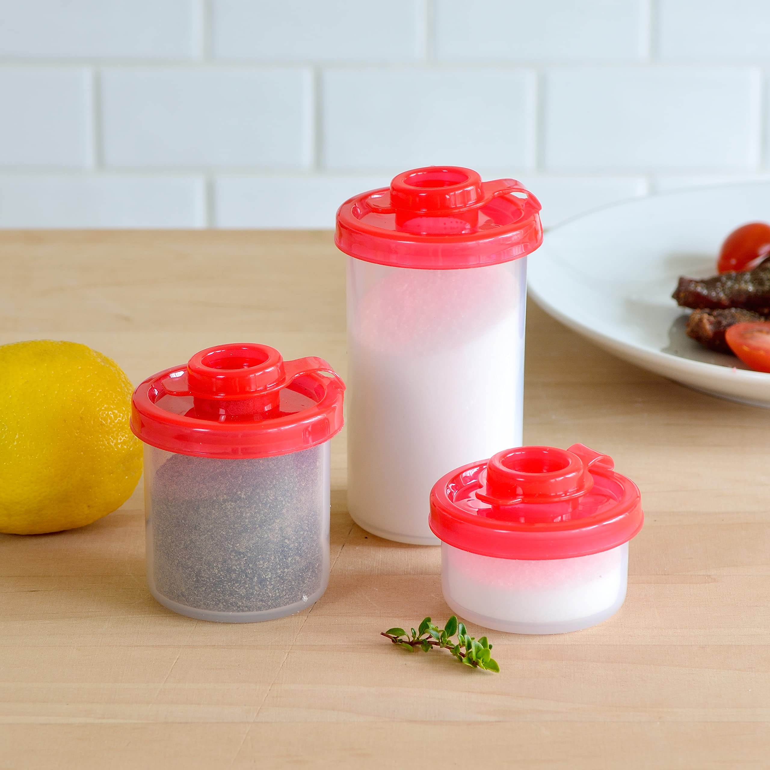 Youngever 3 Pack Plastic Salt and Pepper Shakers, Clear Salt and Pepper Containers with Lid, Plastic Spice Jar, Spice Dispenser