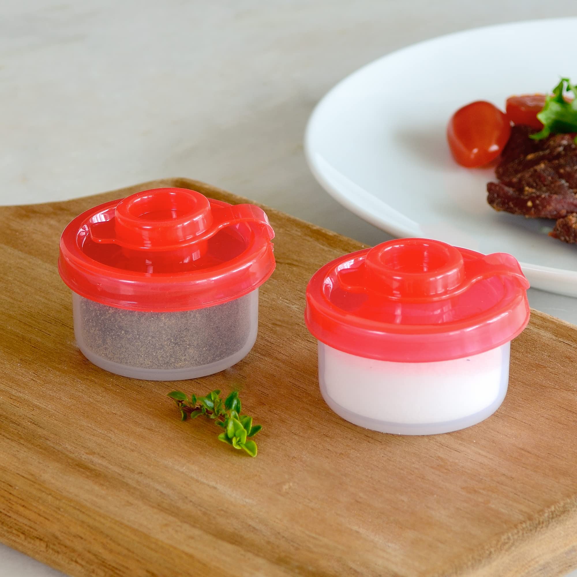 Youngever 3 Pack Plastic Salt and Pepper Shakers, Clear Salt and Pepper Containers with Lid, Plastic Spice Jar, Spice Dispenser