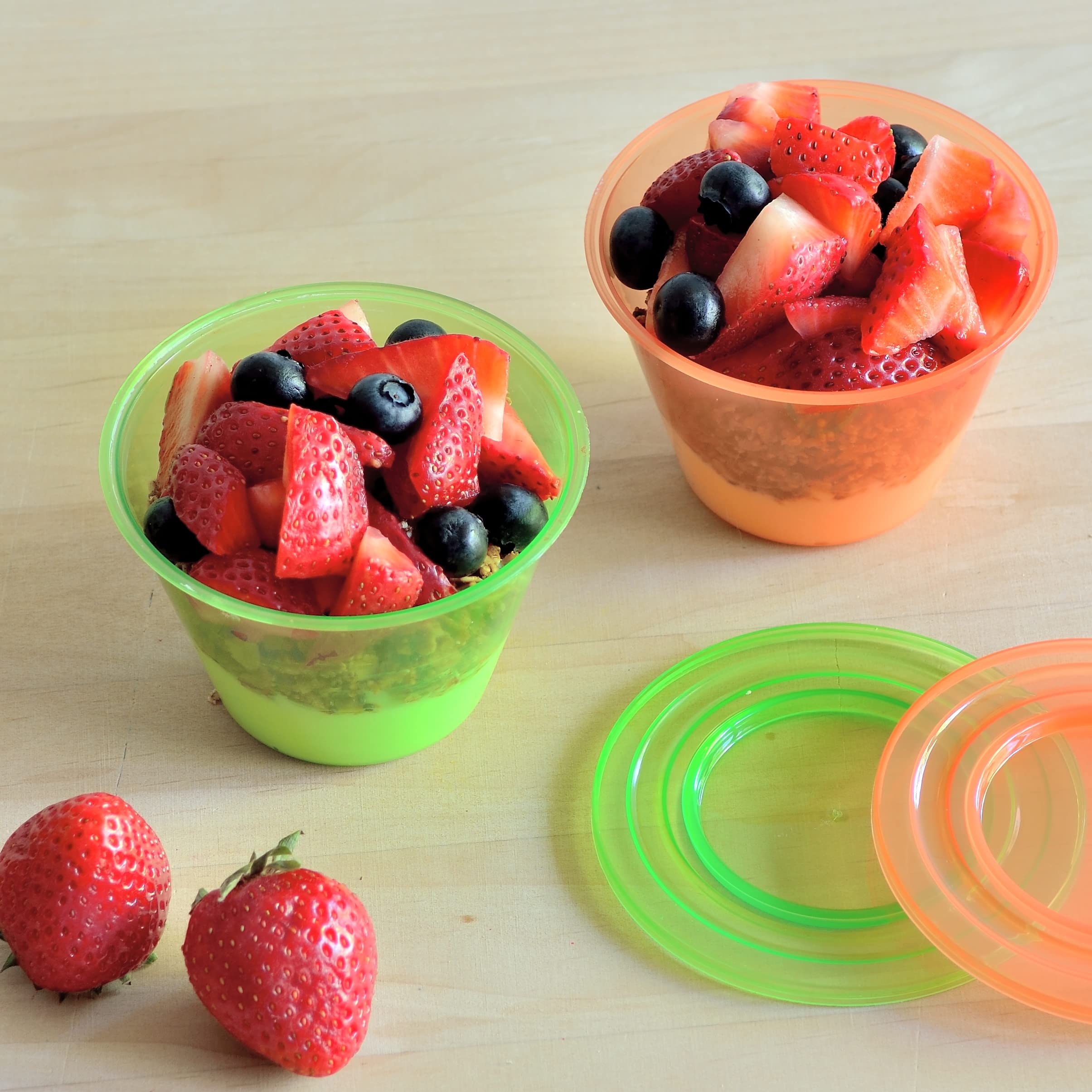 Youngever 7 Set Plastic Parfait Cups with Lids and Inserts, Spill and Leak Proof