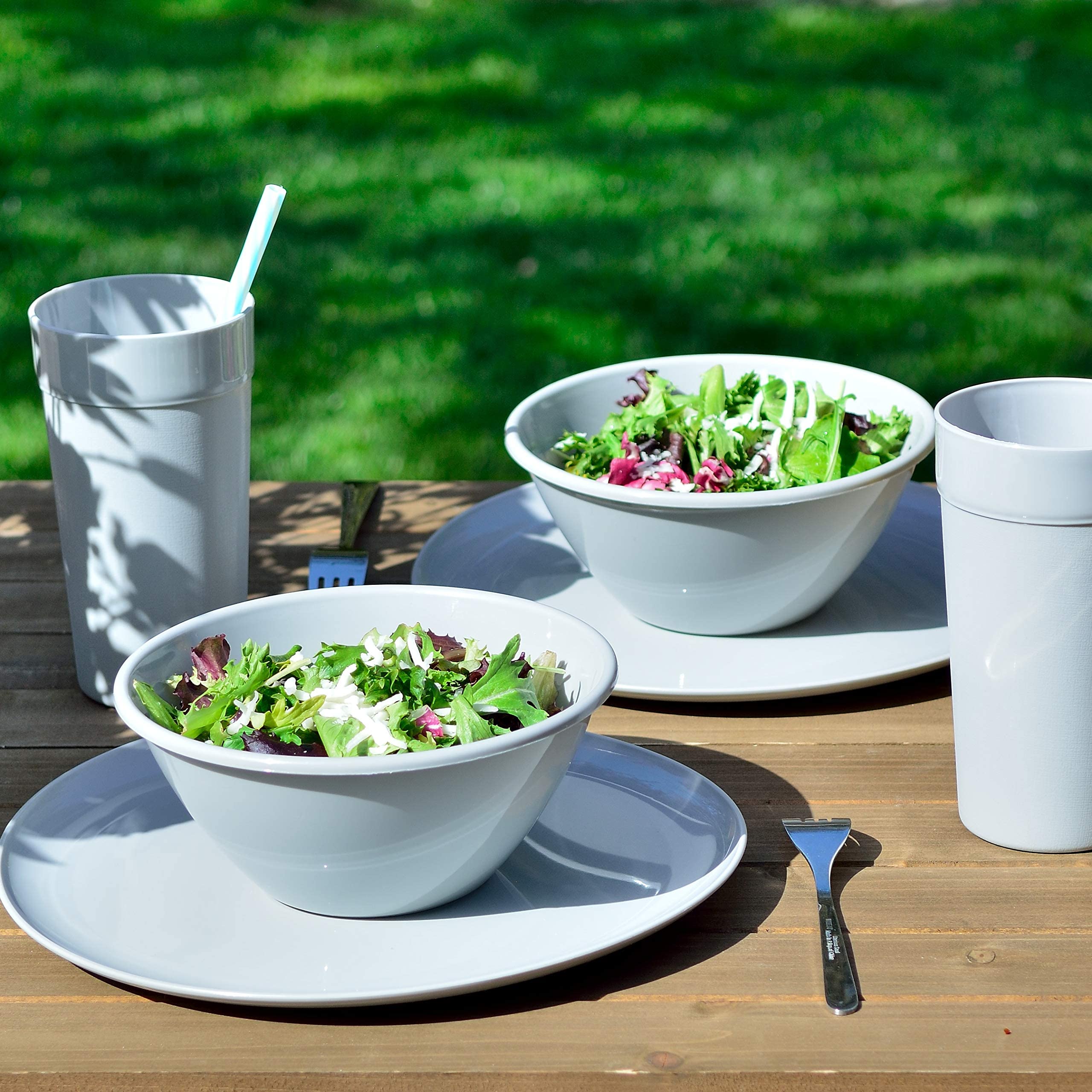 Youngever 18-Piece Plastic Kitchen Dinnerware Set, Plates, Dishes, Bowls, Cups, Service for 6
