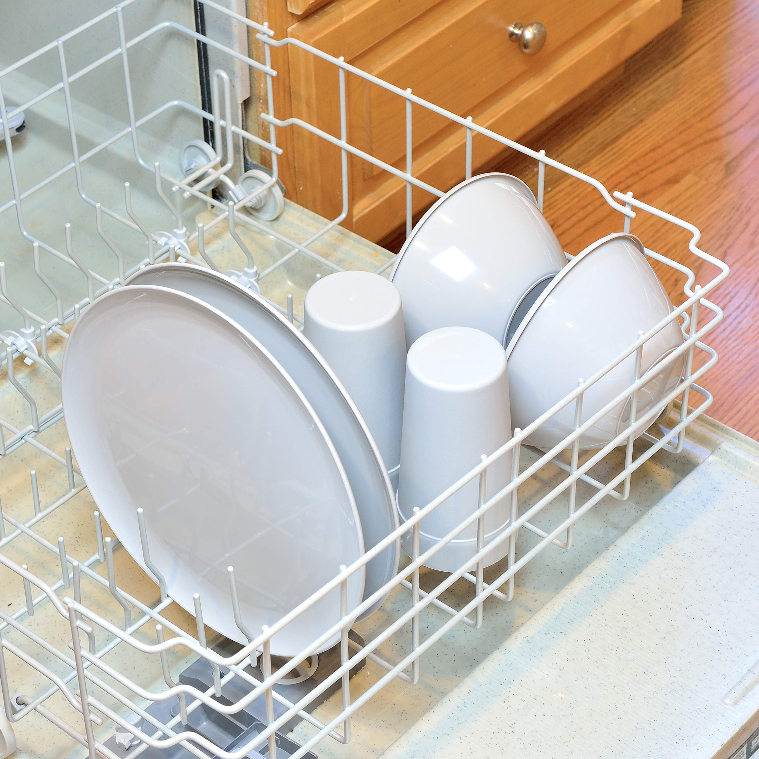 Youngever 18 Piece Plastic Kitchen Dinnerware Set, Plates, Dishes, Bowls, Cups, Service for 6