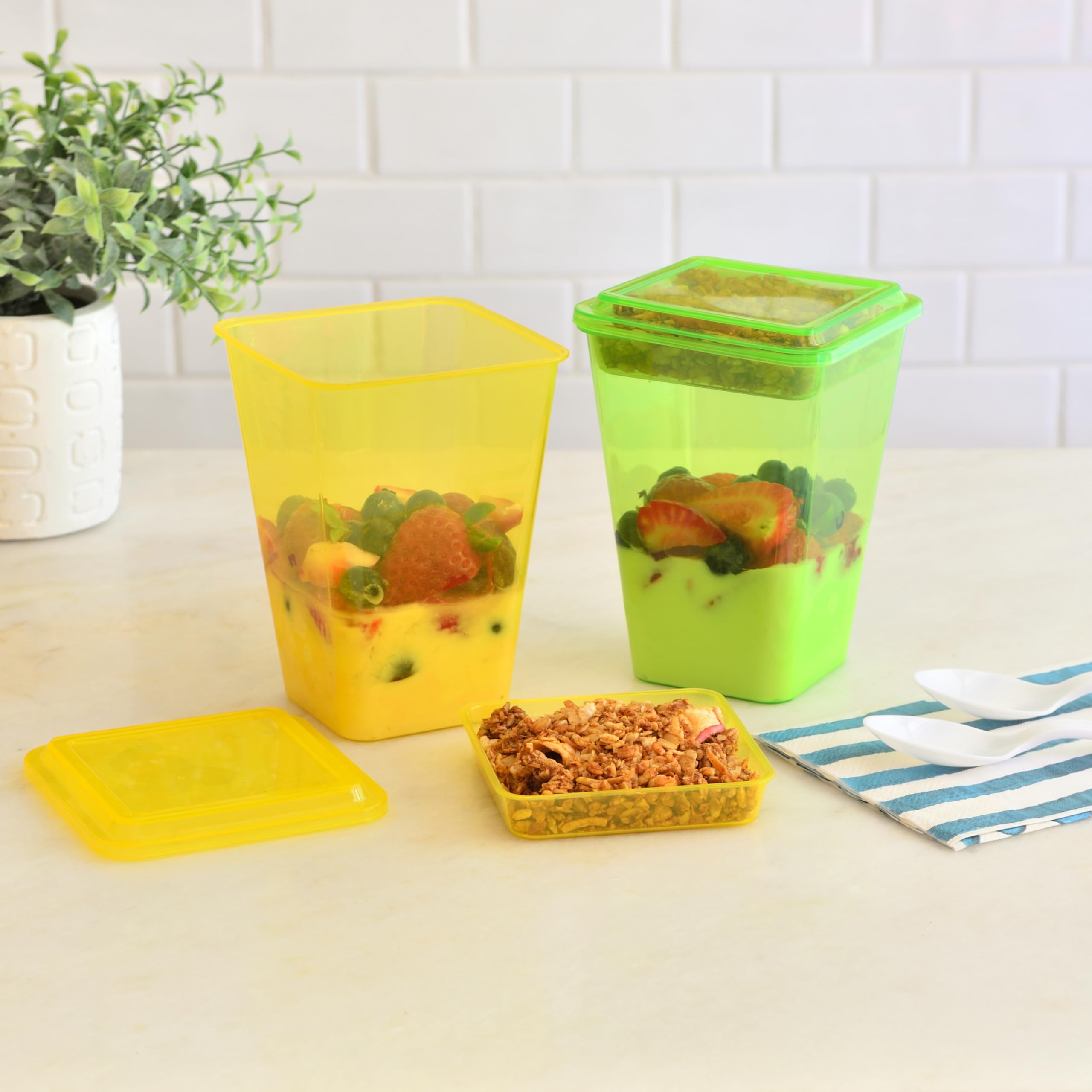 Youngever 7 Sets Plastic Parfait Cups, Reusable Plastic Dessert Cups with Lids and Inserts, Reusable Plastic Yogurt Cups with Inserts, Spill and Leak Proof