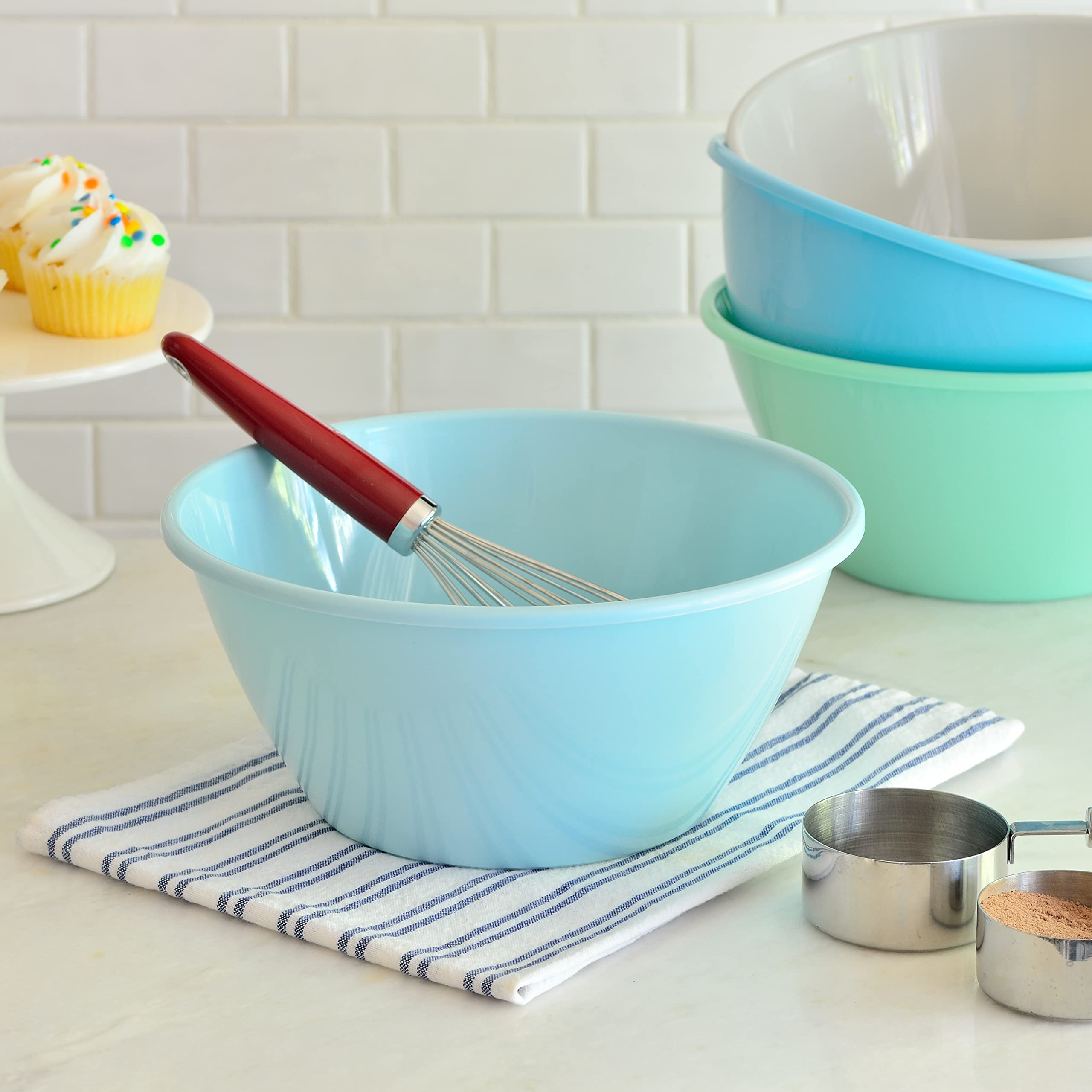 Youngever 11 inch 120 Ounce Plastic Mixing and Serving Bowls, Large Popcorn Bowls, Salad Bowls, Chip and Dip Serving Bowls, Set of 9