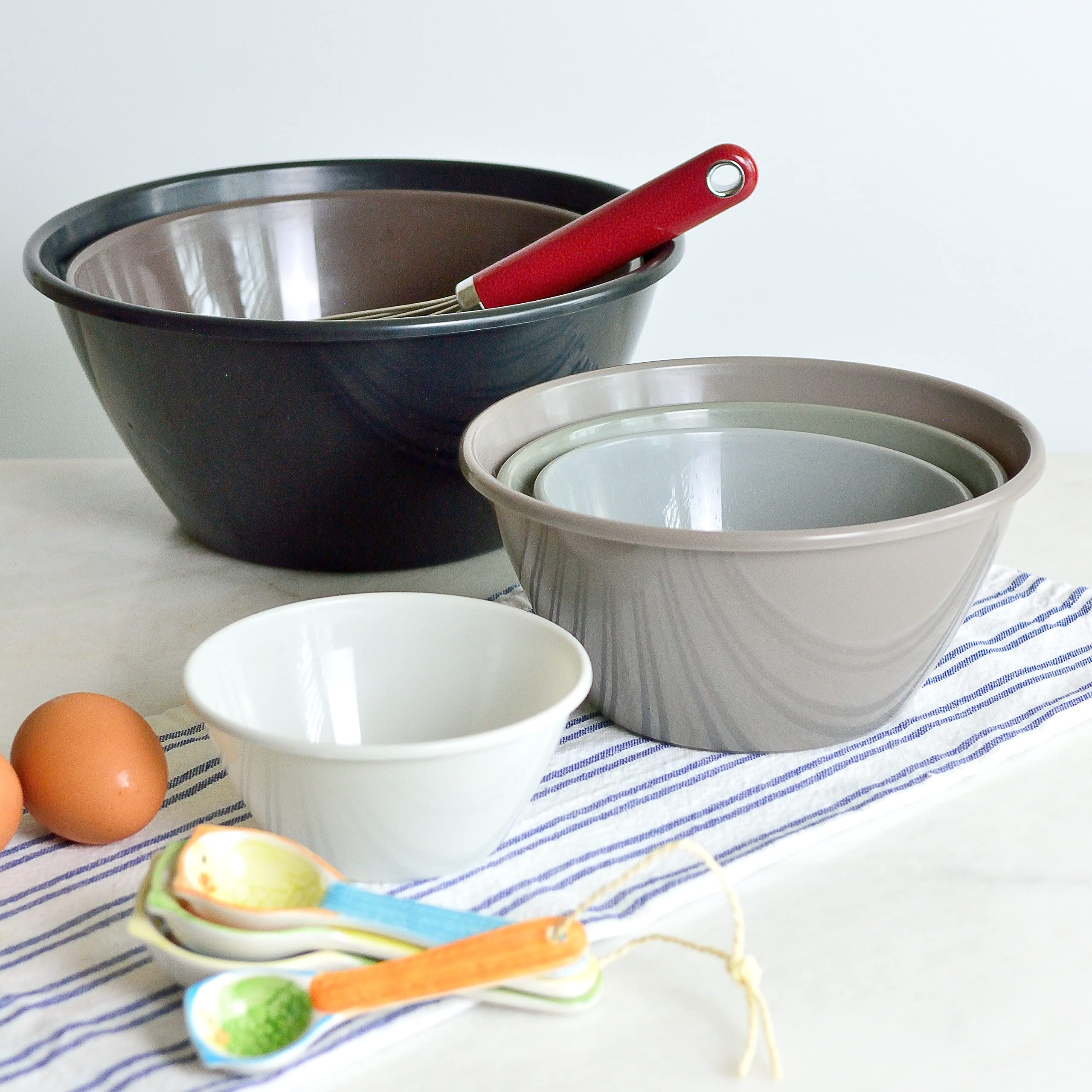 Youngever 6 Pack Large Plastic Mixing and Serving Bowls, Plastic Nesting Bowls Set (120OZ, 80OZ, 50OZ, 32OZ, 22OZ, 12OZ)