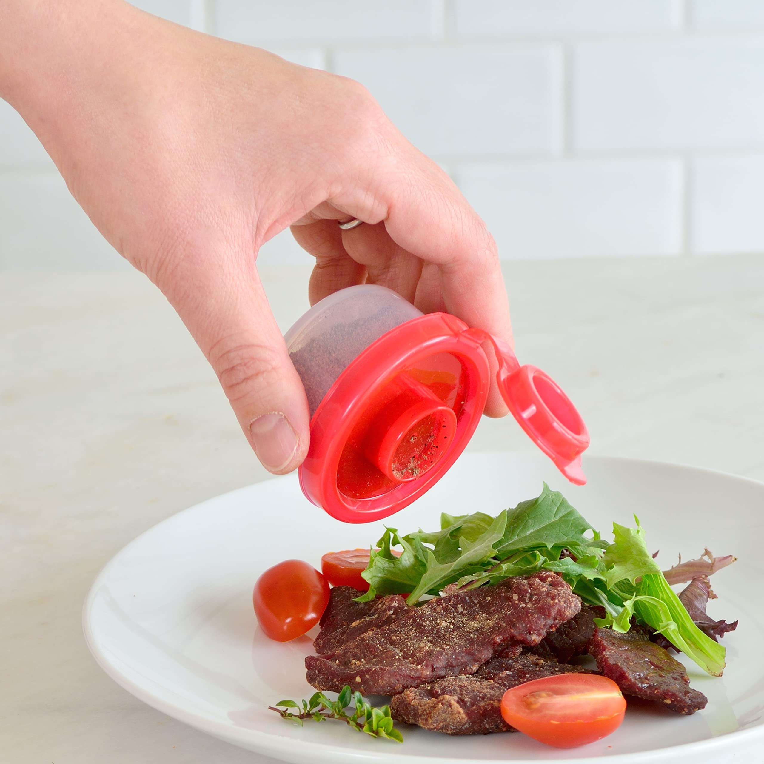 Youngever 3 Pack Plastic Salt and Pepper Shakers, Clear Salt and Pepper Containers with Lid, Plastic Spice Jar, Spice Dispenser