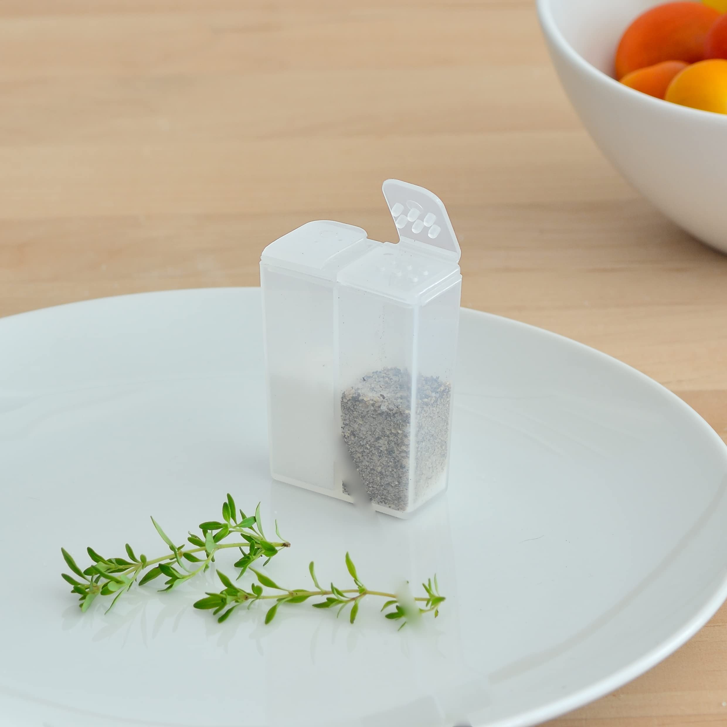 Youngever 4 Pack Plastic Salt and Pepper Shaker Set, Clear Salt and Pepper Containers with Lid, Plastic Spice Jar, Spice Dispenser To Go Set for Travel Camping Picnic Outdoors Kitchen Lunch Boxes.