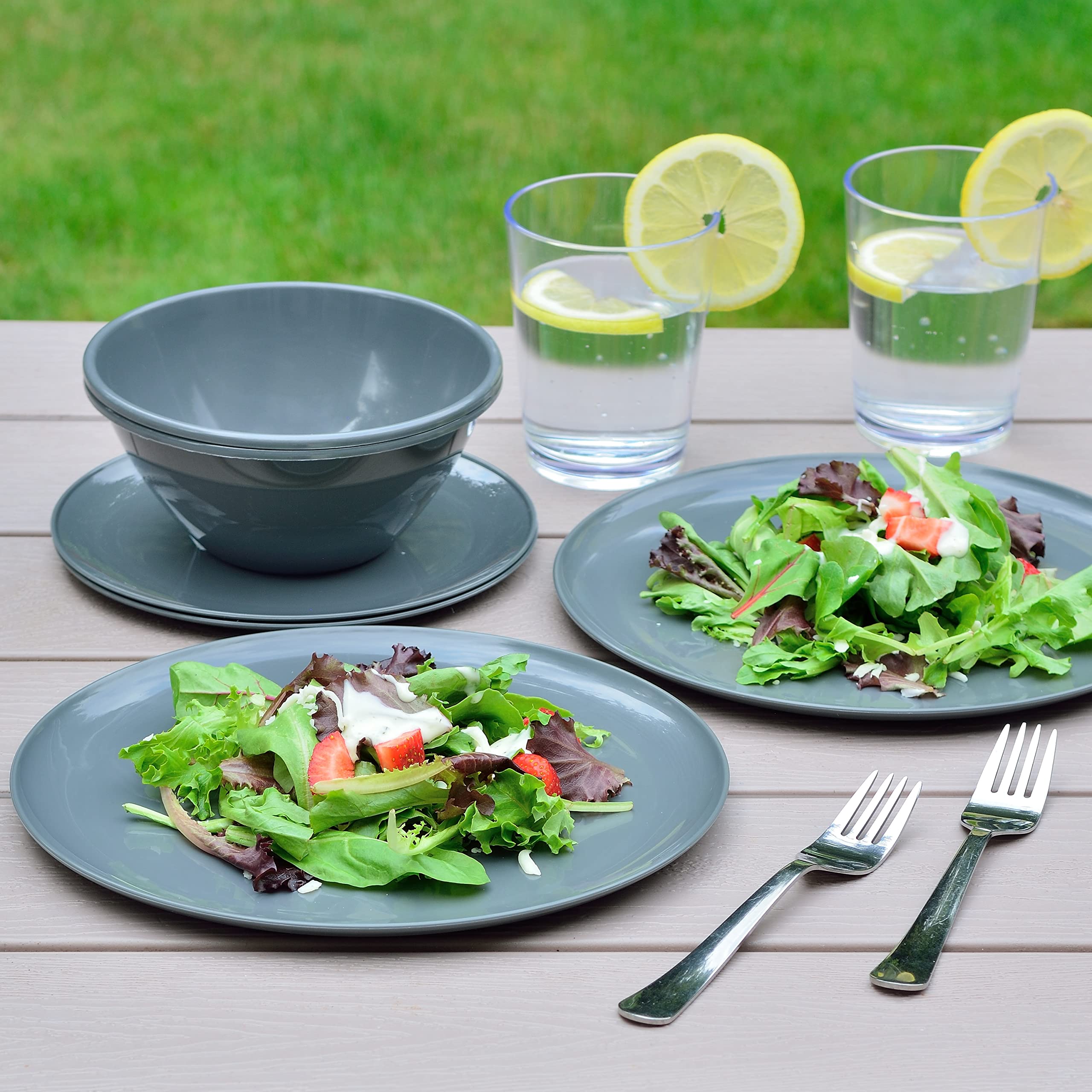 Youngever 18 Pieces Plastic Kitchen Dinnerware Set, Plates (8 Inch & 10 Inch), Bowls (32OZ), Service for 6