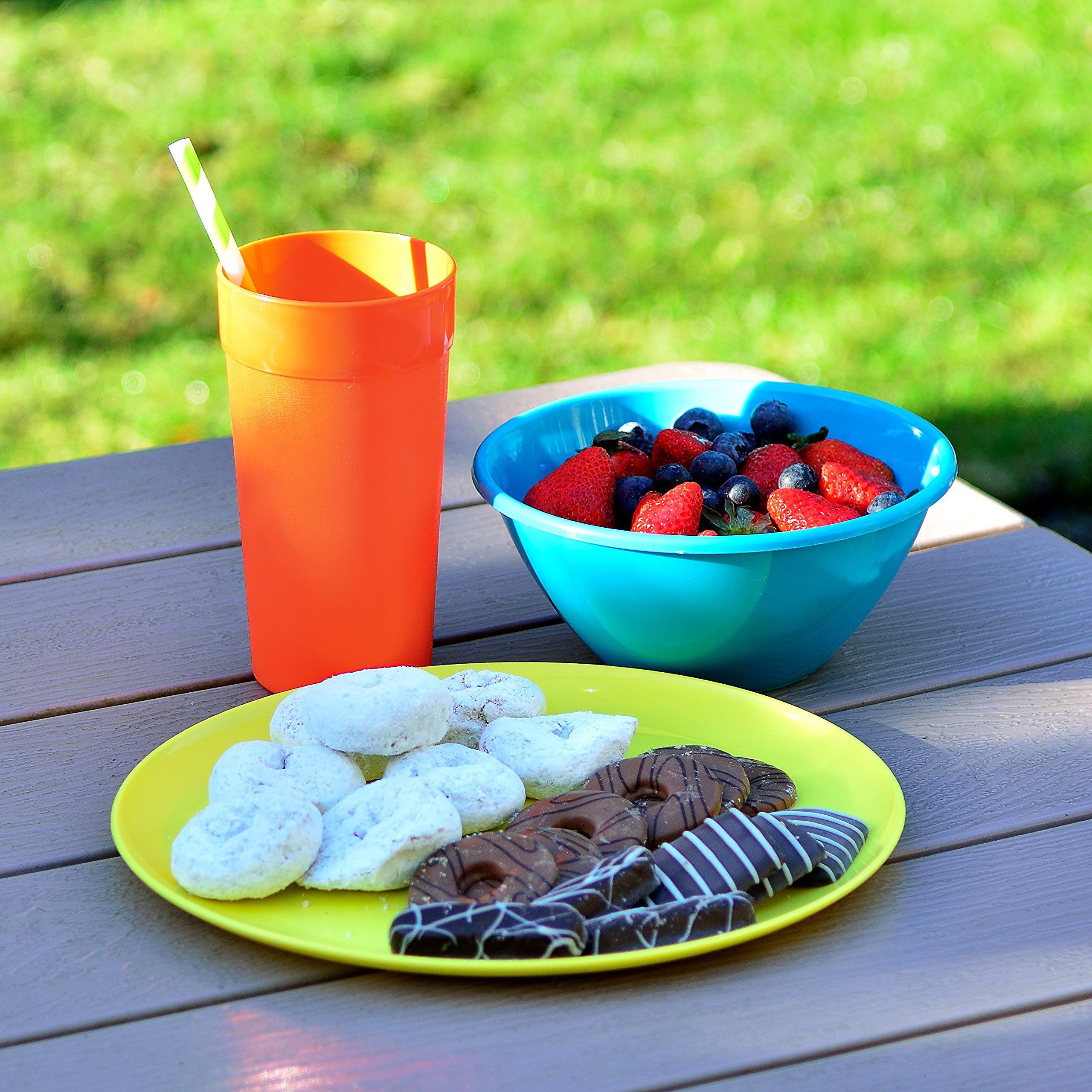 Youngever 18 Piece Plastic Kitchen Dinnerware Set, Plates, Dishes, Bowls, Cups, Service for 6