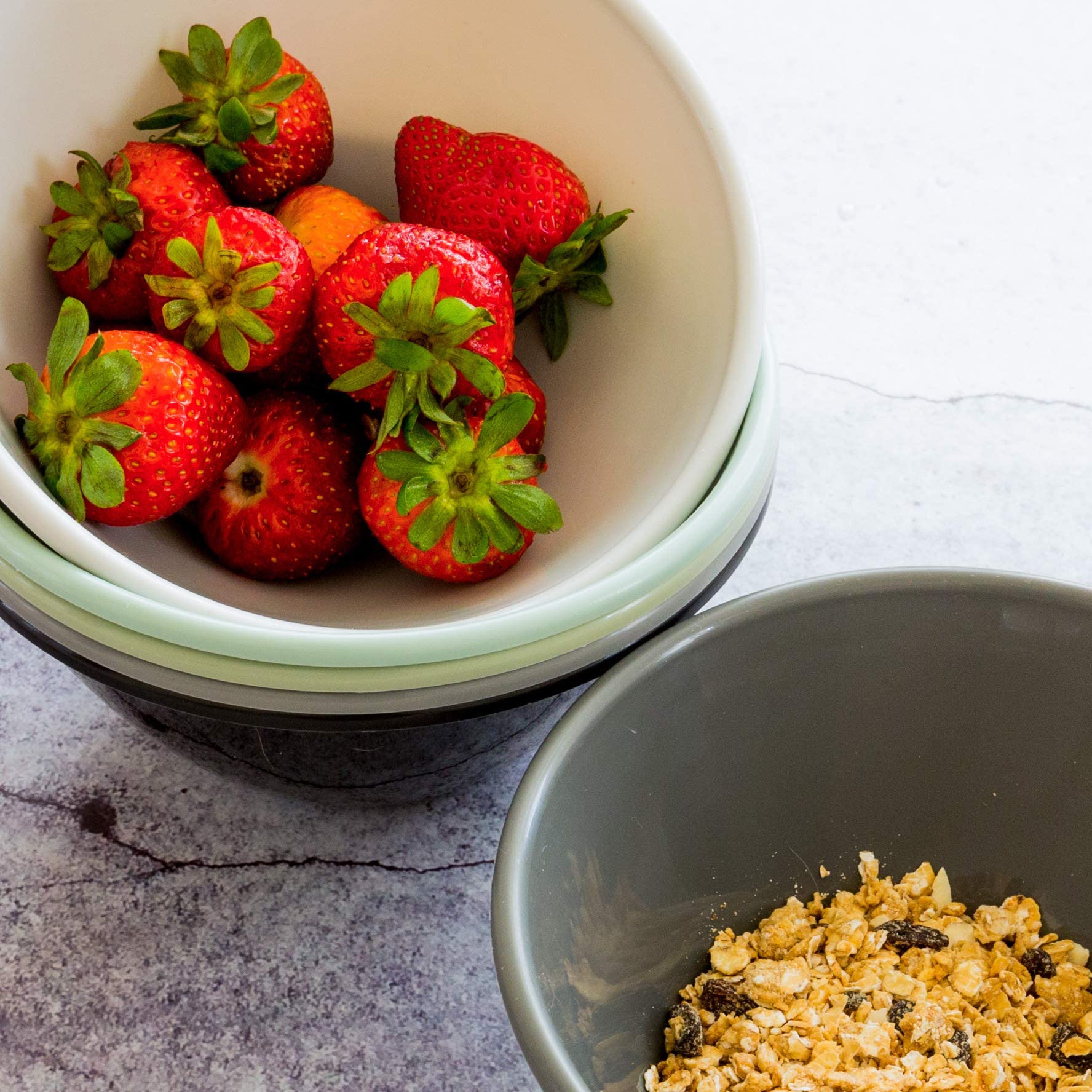 Youngever 32 ounce Plastic Bowls, Large Cereal Bowls, Large Soup Bowls, Set of 9