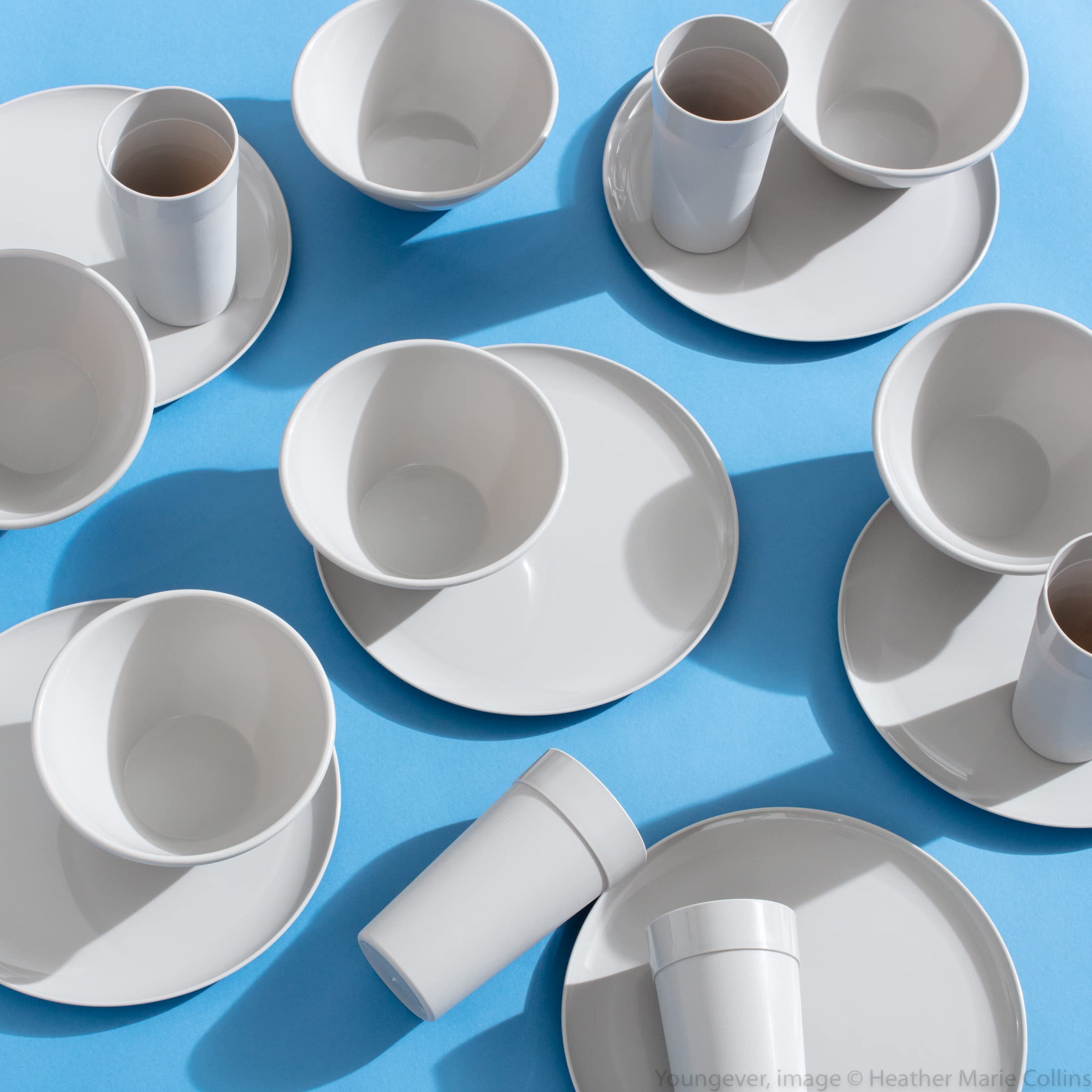 Youngever 18-Piece Plastic Kitchen Dinnerware Set, Plates, Dishes, Bowls, Cups, Service for 6