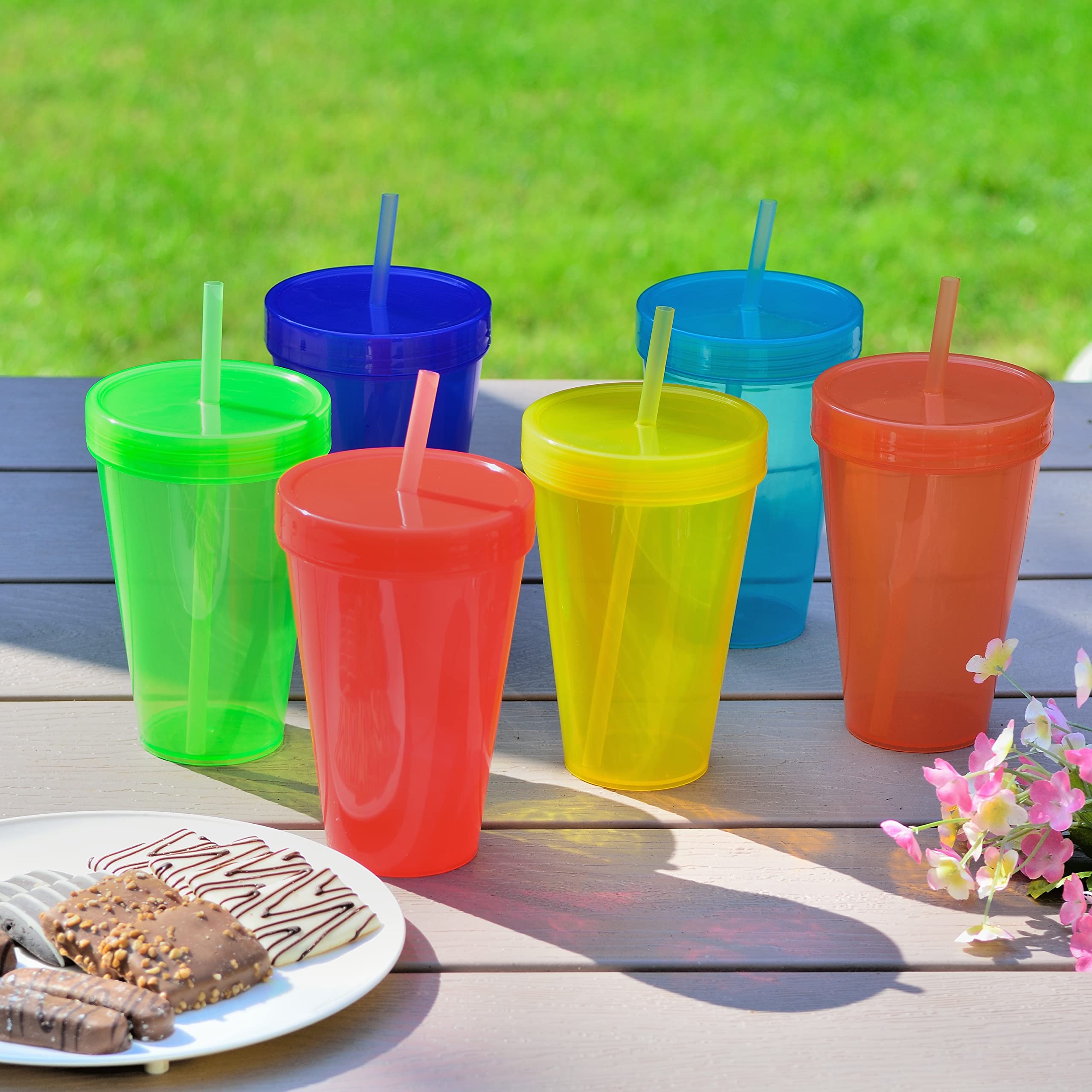 Youngever 9 Sets 16 Ounce Plastic Cups with Lids and Straws, Reusable Plastic Cups with Straws
