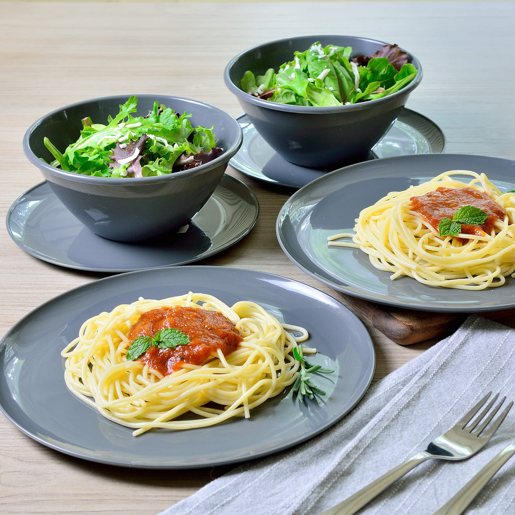 Youngever 18 Pieces Plastic Kitchen Dinnerware Set, Plates (8 Inch & 10 Inch), Bowls (32OZ), Service for 6